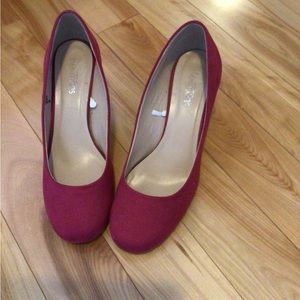 Fushia pumps